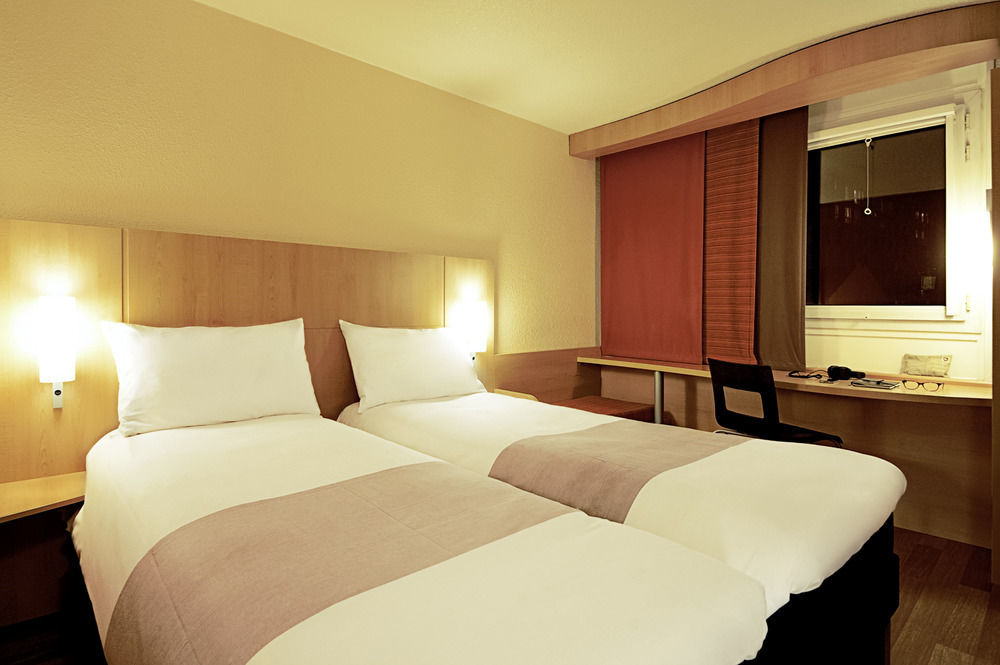 ไอบิส น็องต์ ซองทร์ ตูร์ เบรอแตญ Hotel ภายนอก รูปภาพ